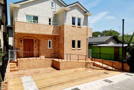 素材から考えた、健康を育むレンガ積みの家